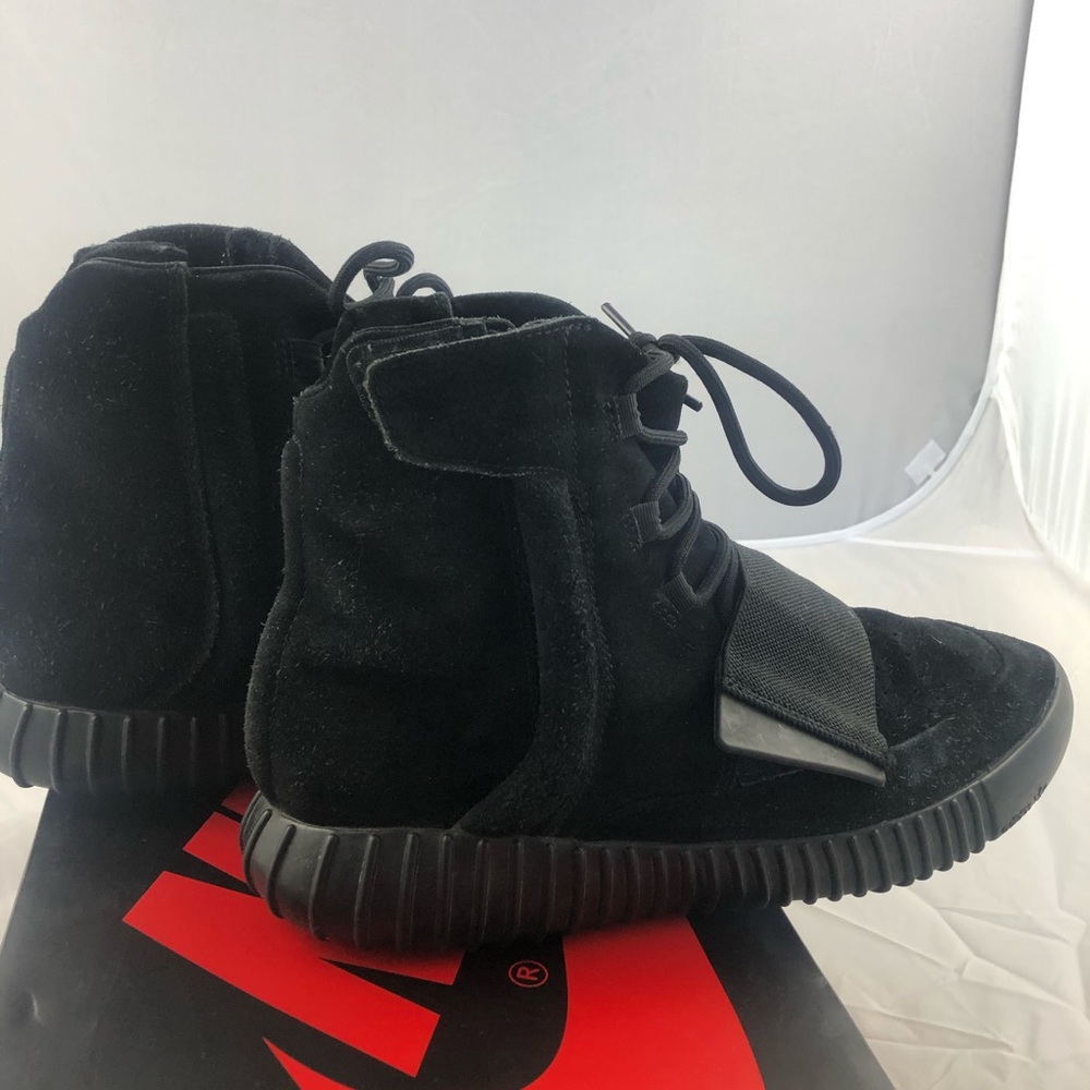 Yeezy 750 black